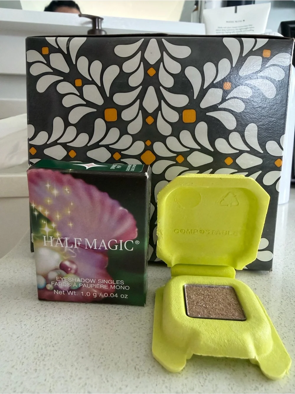 HALF MAGIC Tickle Spell Single Eyeshadow  Gold with Icy Sparkle, 1.0 g